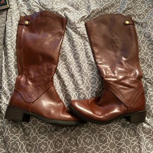 Brown riding boots 👢